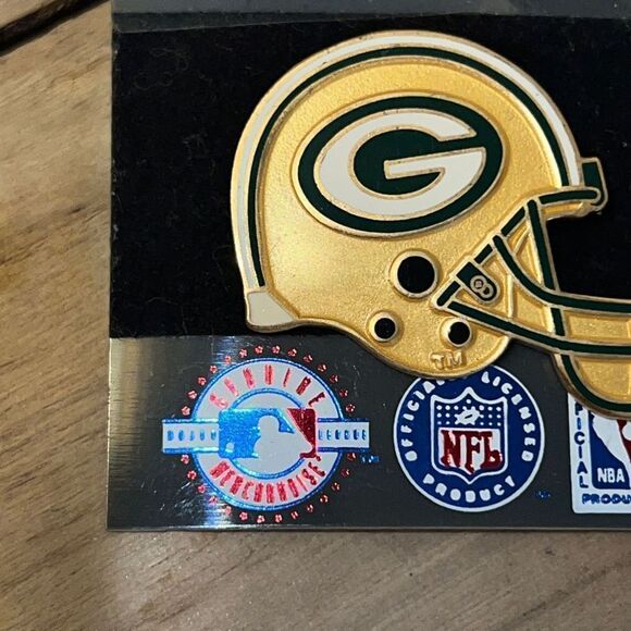 GREEN BAY PACKERS Football Vintage 1990s Hat Lapel Pin - BRAND NEW - SOLD AS IS - Picture 3 of 5